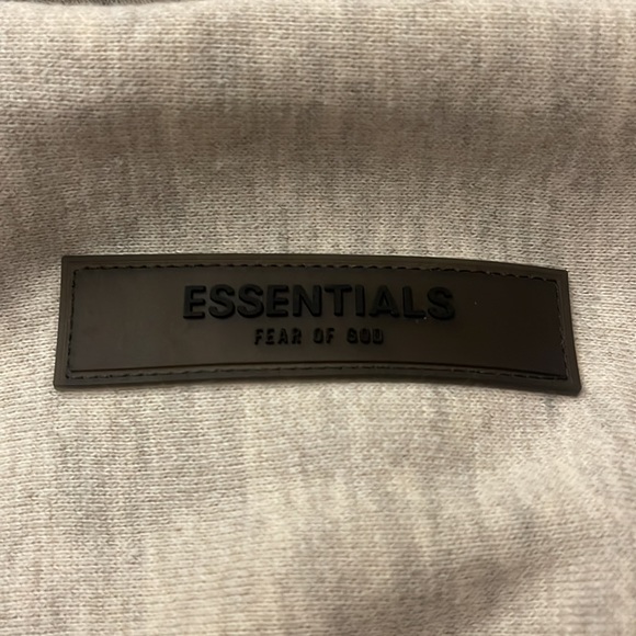 Fear of God ESSENTIALS
Off-White 1977 Hoodie
Size XS
Color Light Oatmeal - Picture 5 of 6